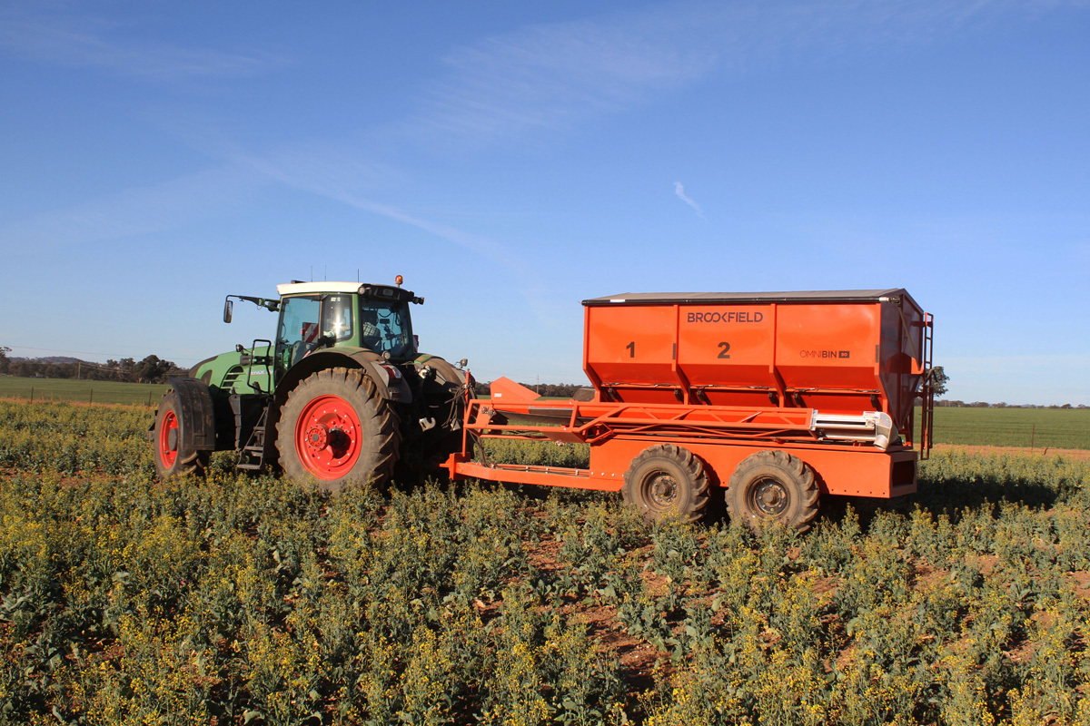 omnibinmini-compact-field-transport-brookfield-innovative-agricultural-machinery-supplier